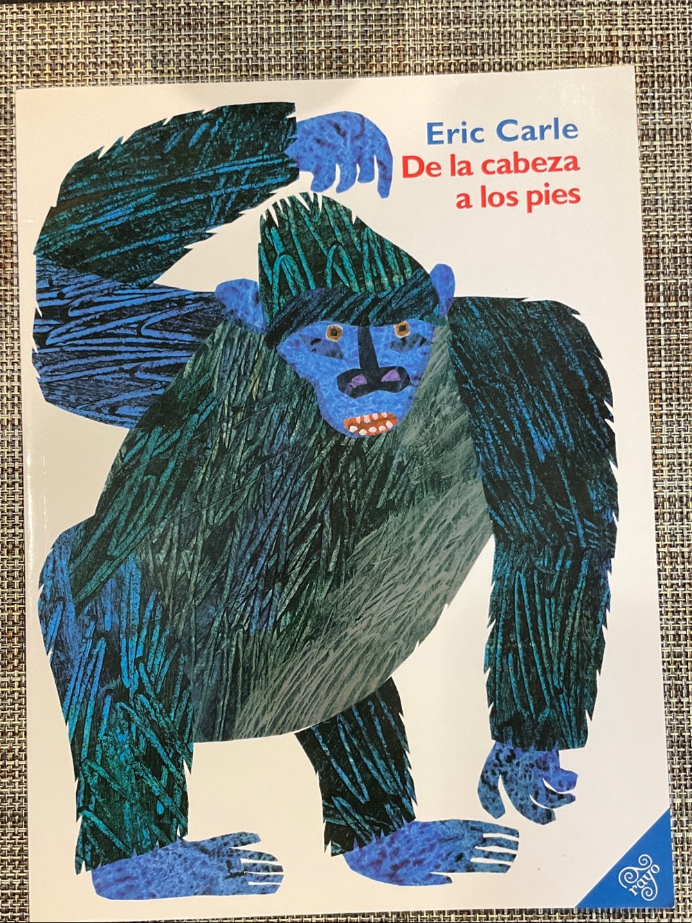 Eric Carle book - De la cabeza a los pies in Spanish NWT